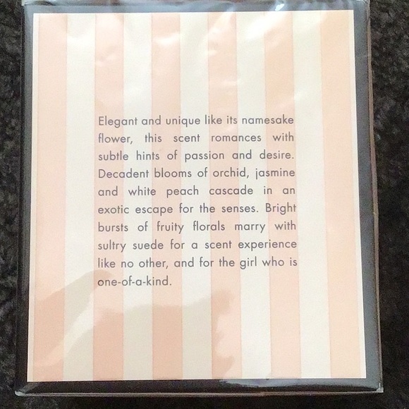 Henri bendel orchid 9.4 oz candle - Picture 2 of 4